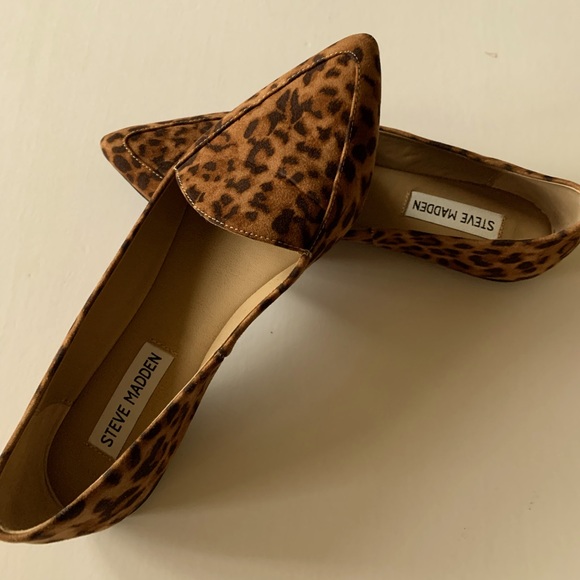 Leopard pattered Steve Martin flats, size 7. - Picture 1 of 3